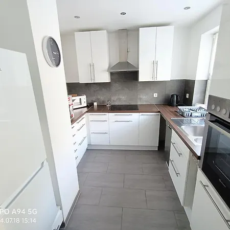 Studio Apartments 28 *