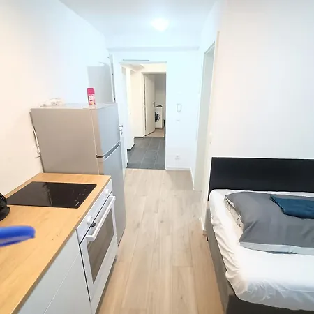 Studio Apartments 28 *